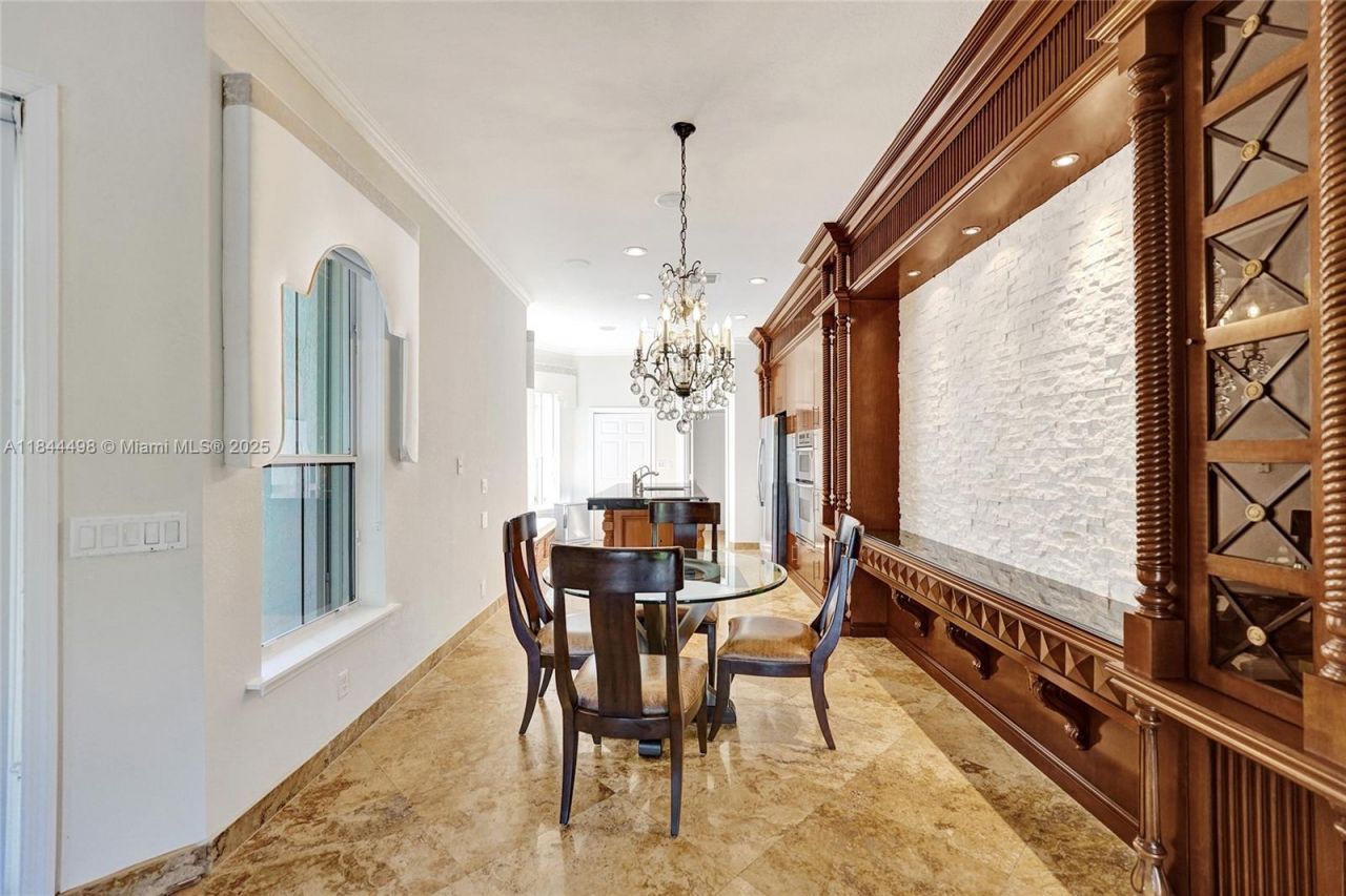 1375 Harbor Vw E, Hollywood, FL 33019 Photo