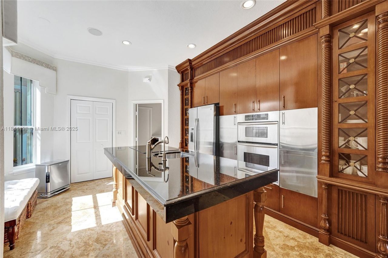 1375 Harbor Vw E, Hollywood, FL 33019 Photo