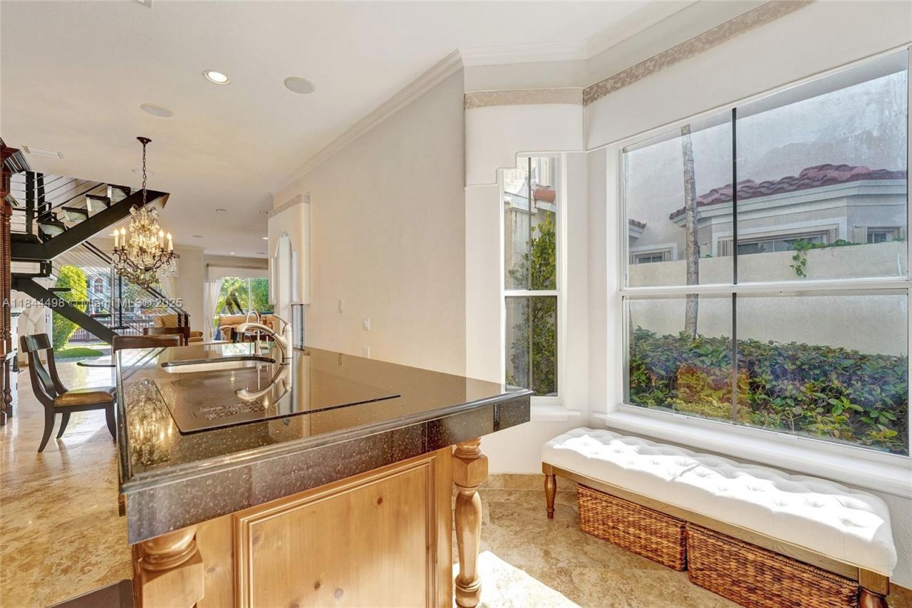 1375 Harbor Vw E, Hollywood, FL 33019 Photo