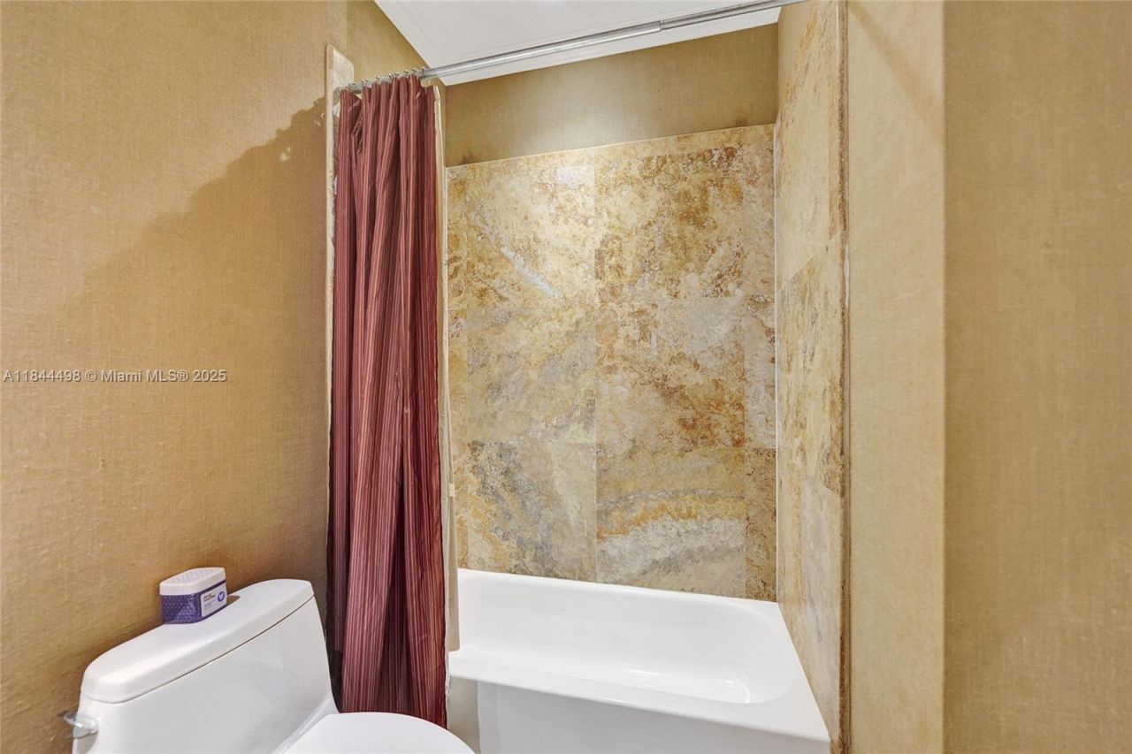 1375 Harbor Vw E, Hollywood, FL 33019 Photo