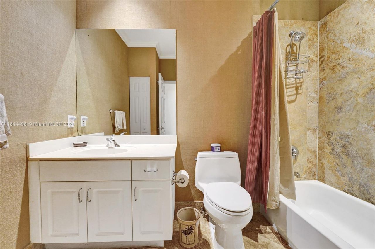 1375 Harbor Vw E, Hollywood, FL 33019 Photo