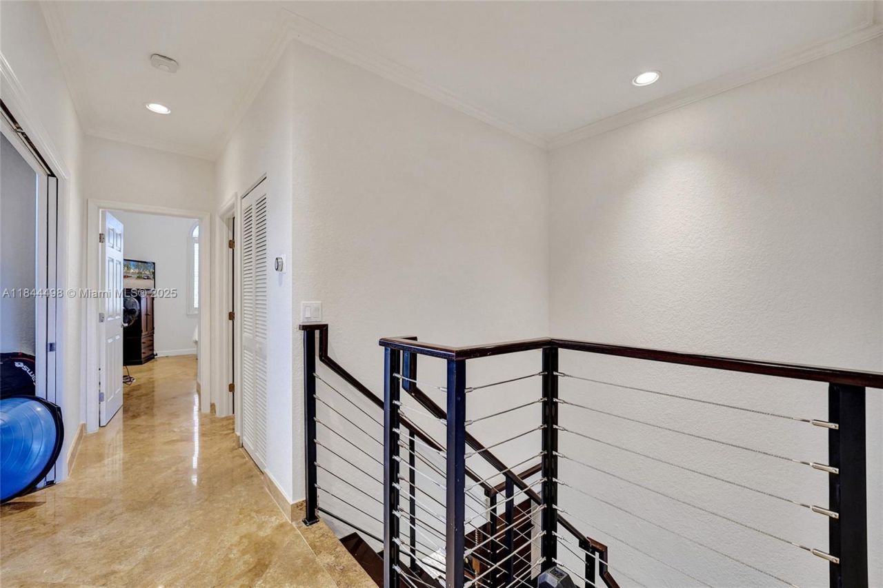 1375 Harbor Vw E, Hollywood, FL 33019 Photo