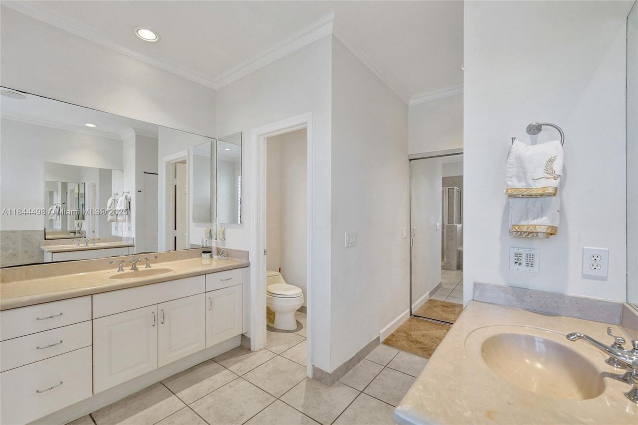 1375 Harbor Vw E, Hollywood, FL 33019 Photo