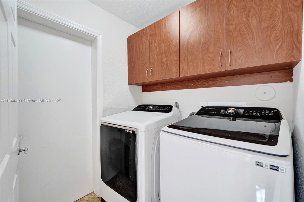 1375 Harbor Vw E, Hollywood, FL 33019 Photo