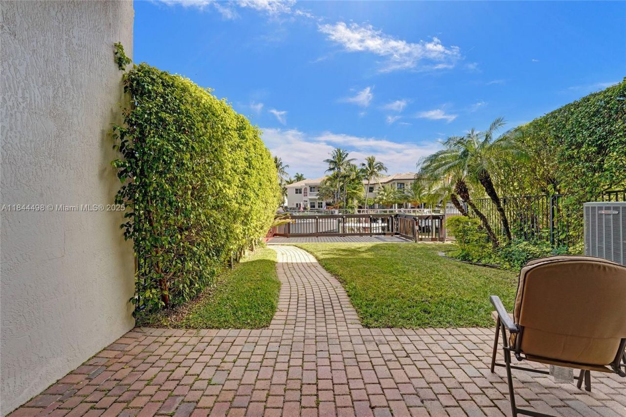 1375 Harbor Vw E, Hollywood, FL 33019 Photo