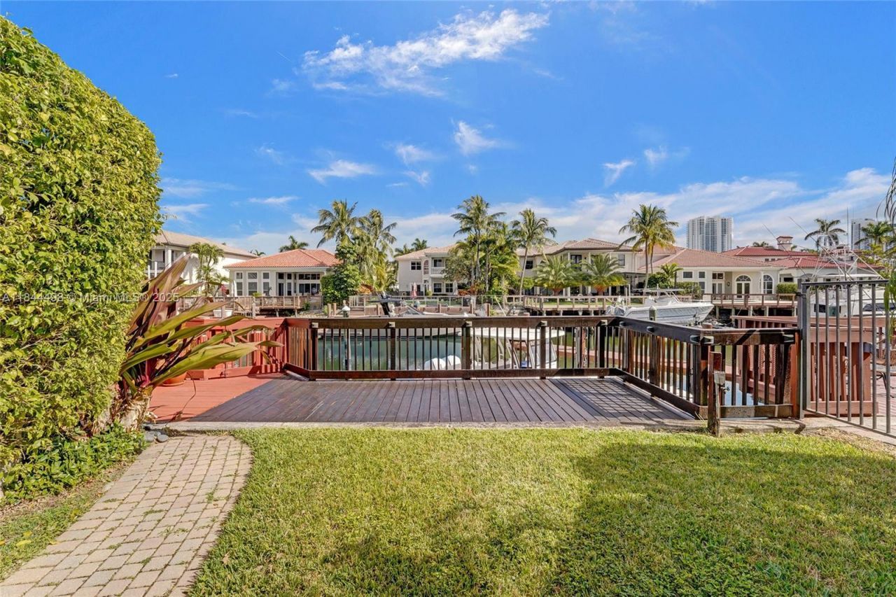 1375 Harbor Vw E, Hollywood, FL 33019 Photo