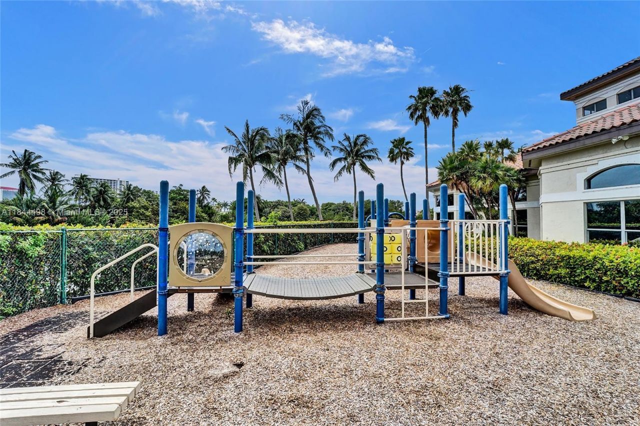 1375 Harbor Vw E, Hollywood, FL 33019 Photo