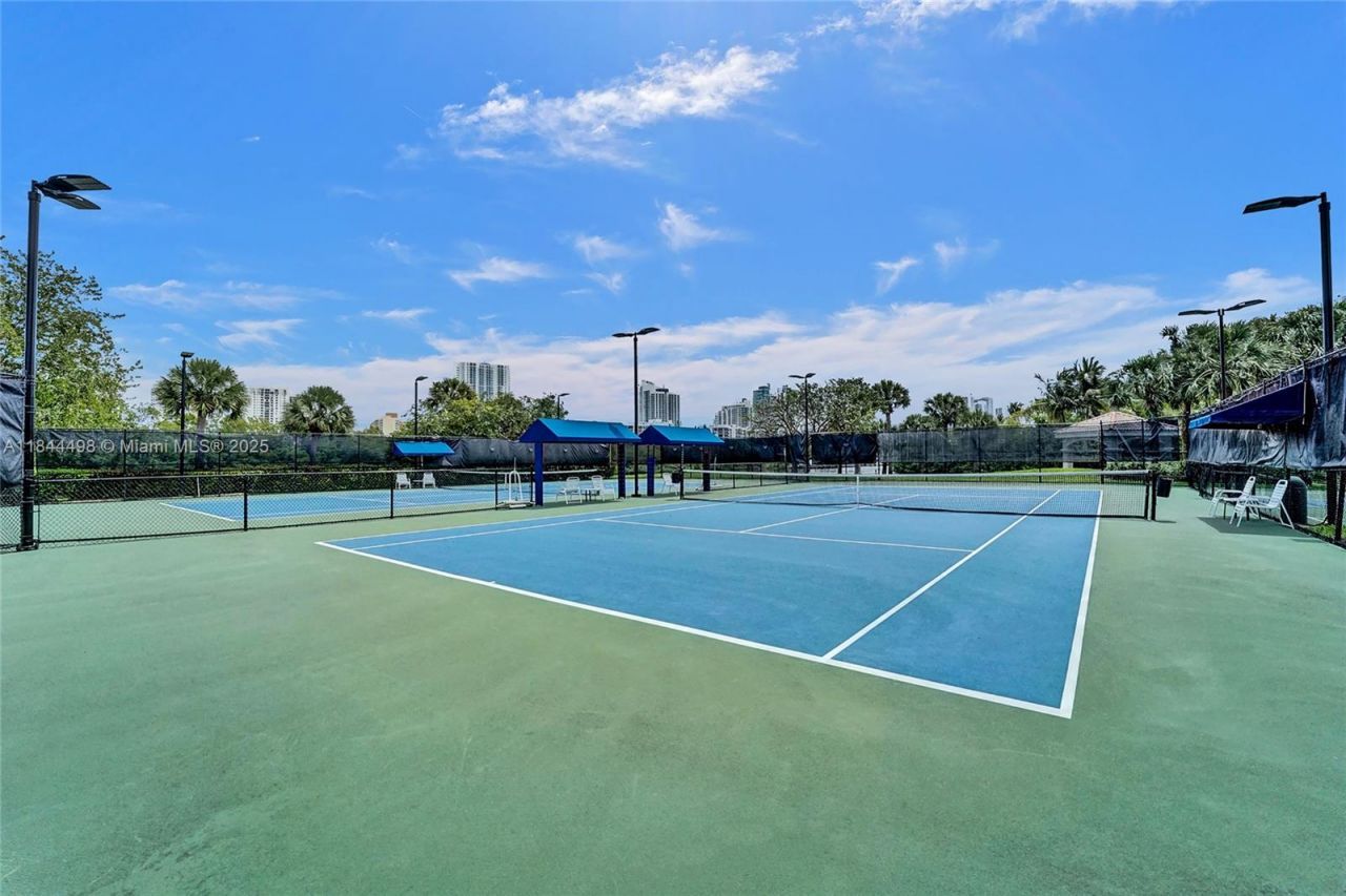 1375 Harbor Vw E, Hollywood, FL 33019 Photo