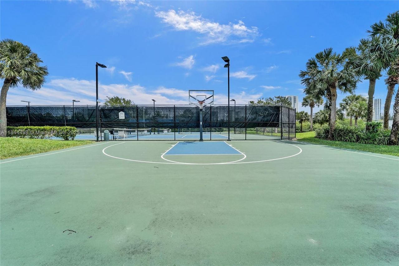 1375 Harbor Vw E, Hollywood, FL 33019 Photo