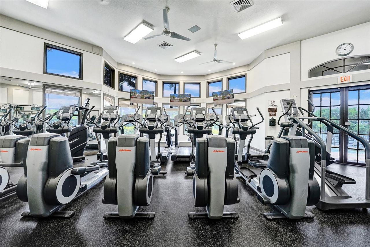 1375 Harbor Vw E, Hollywood, FL 33019 Photo