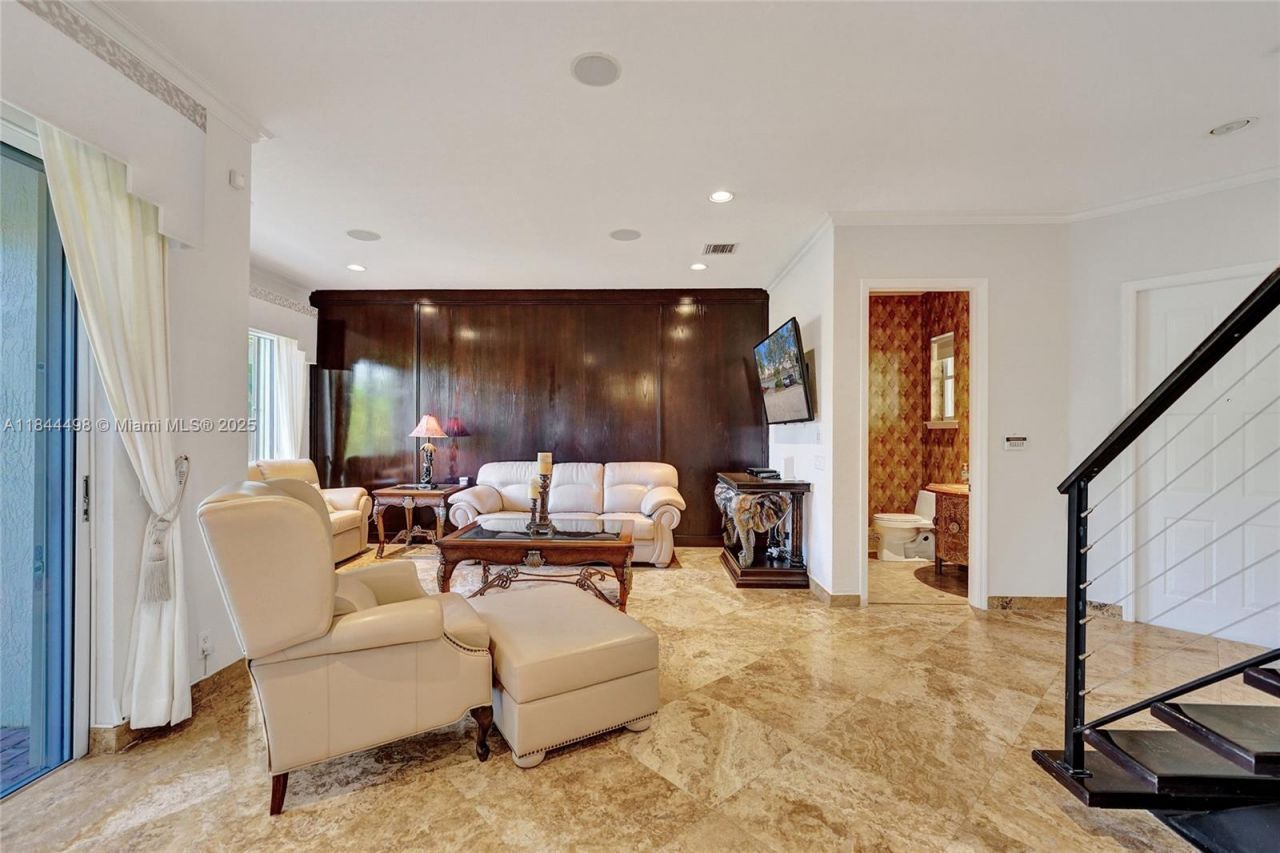 1375 Harbor Vw E, Hollywood, FL 33019 Photo