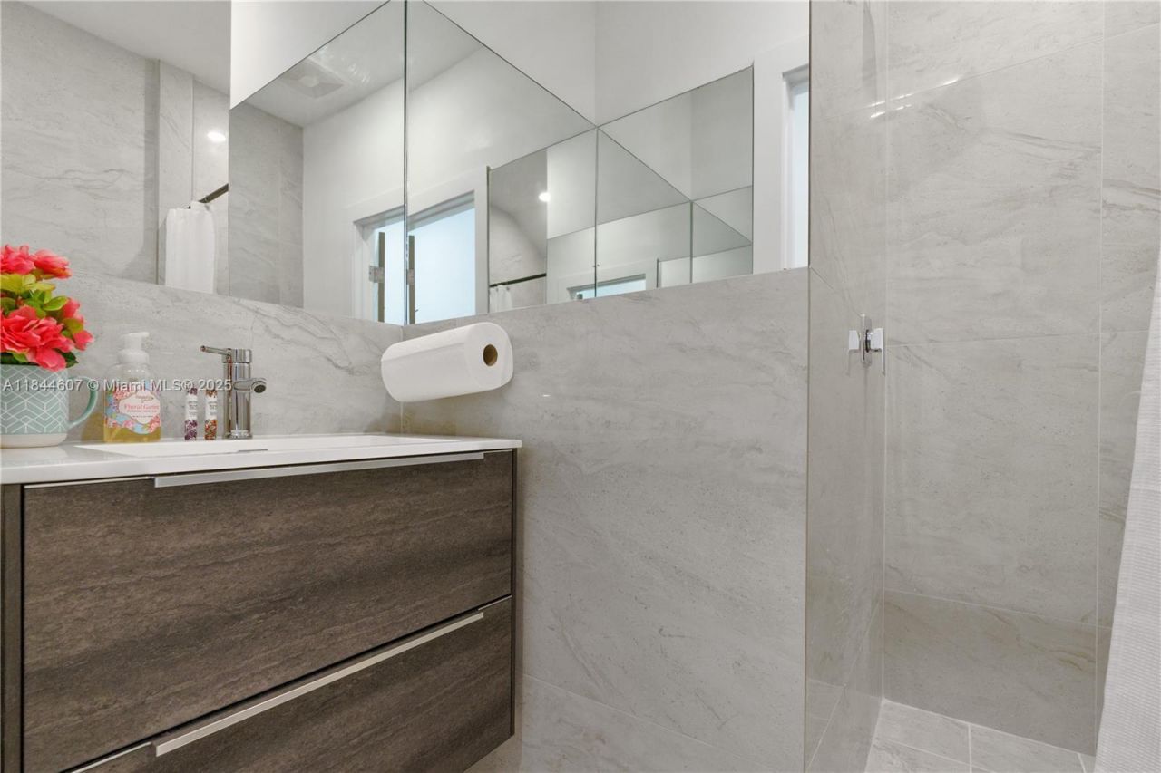 2887 SW 33rd Ave, Miami, FL 33133 Photo