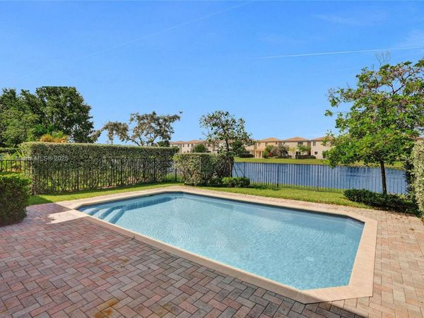 643 NE 191st Ter, Miami, FL 33179