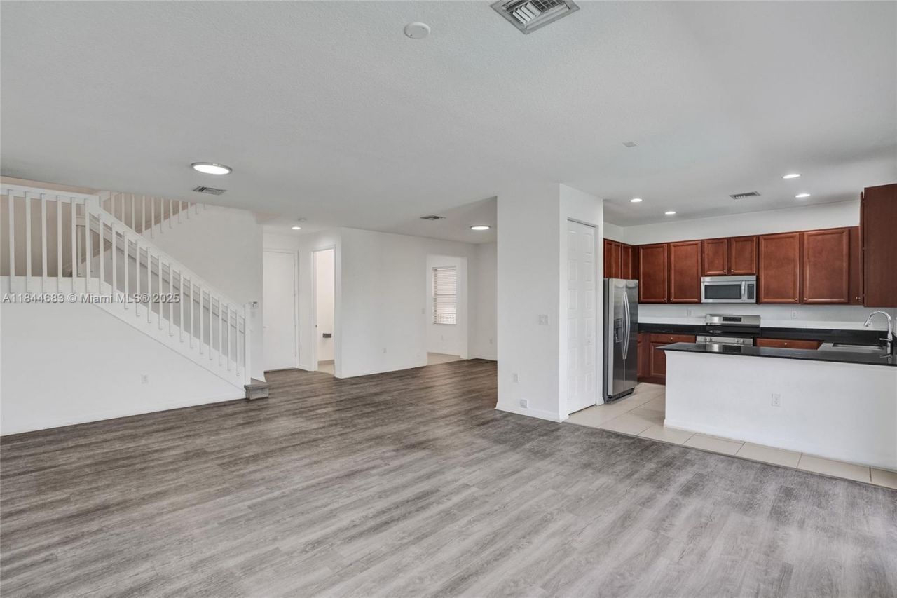 643 NE 191st Ter, Miami, FL 33179 Photo