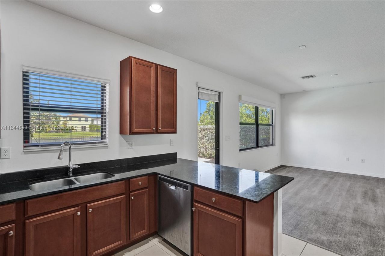 643 NE 191st Ter, Miami, FL 33179 Photo