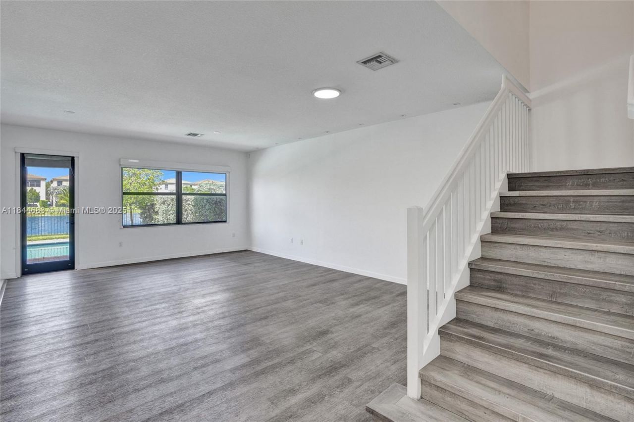 643 NE 191st Ter, Miami, FL 33179 Photo