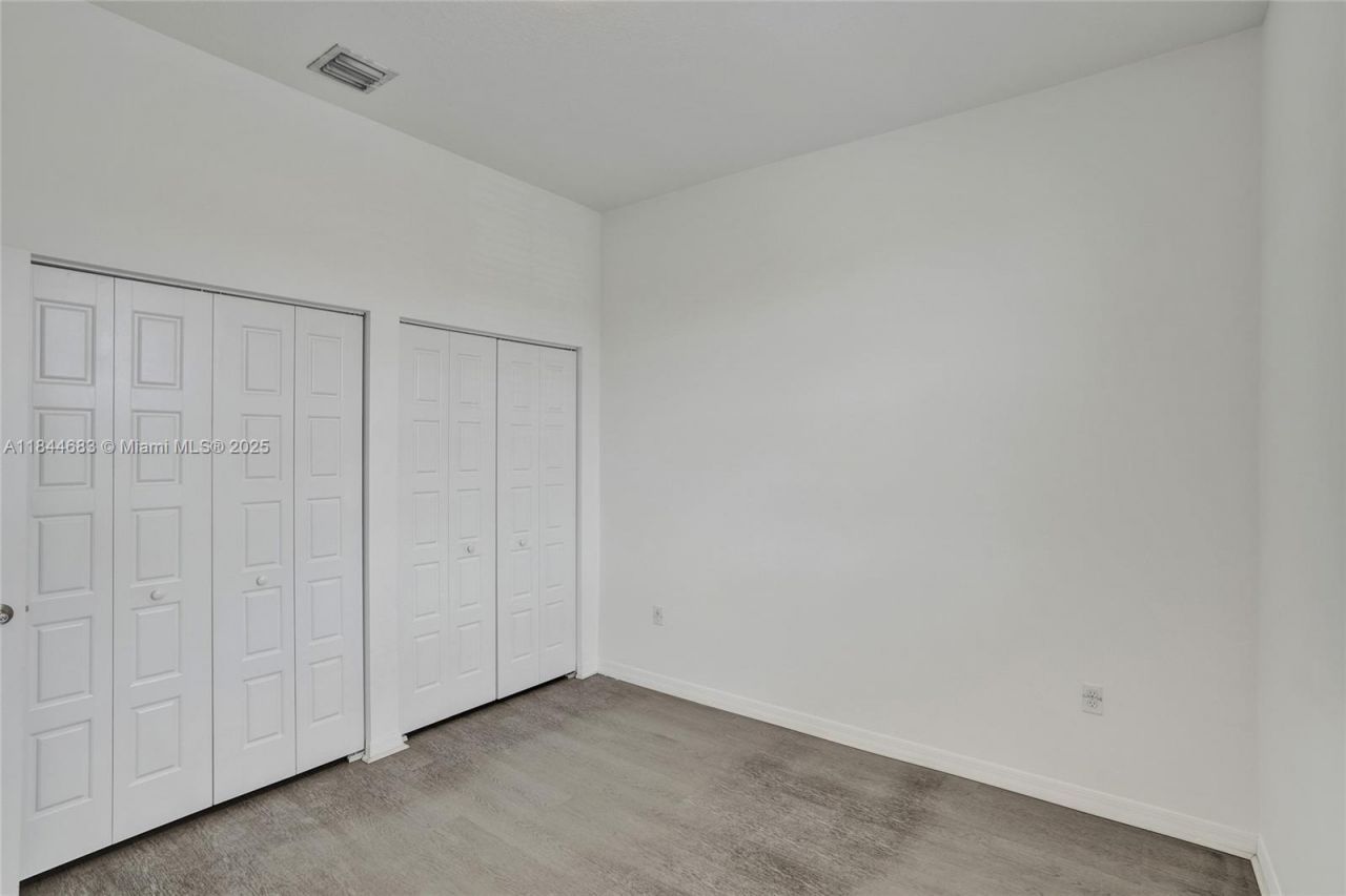 643 NE 191st Ter, Miami, FL 33179 Photo