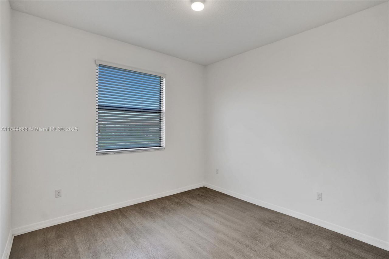 643 NE 191st Ter, Miami, FL 33179 Photo