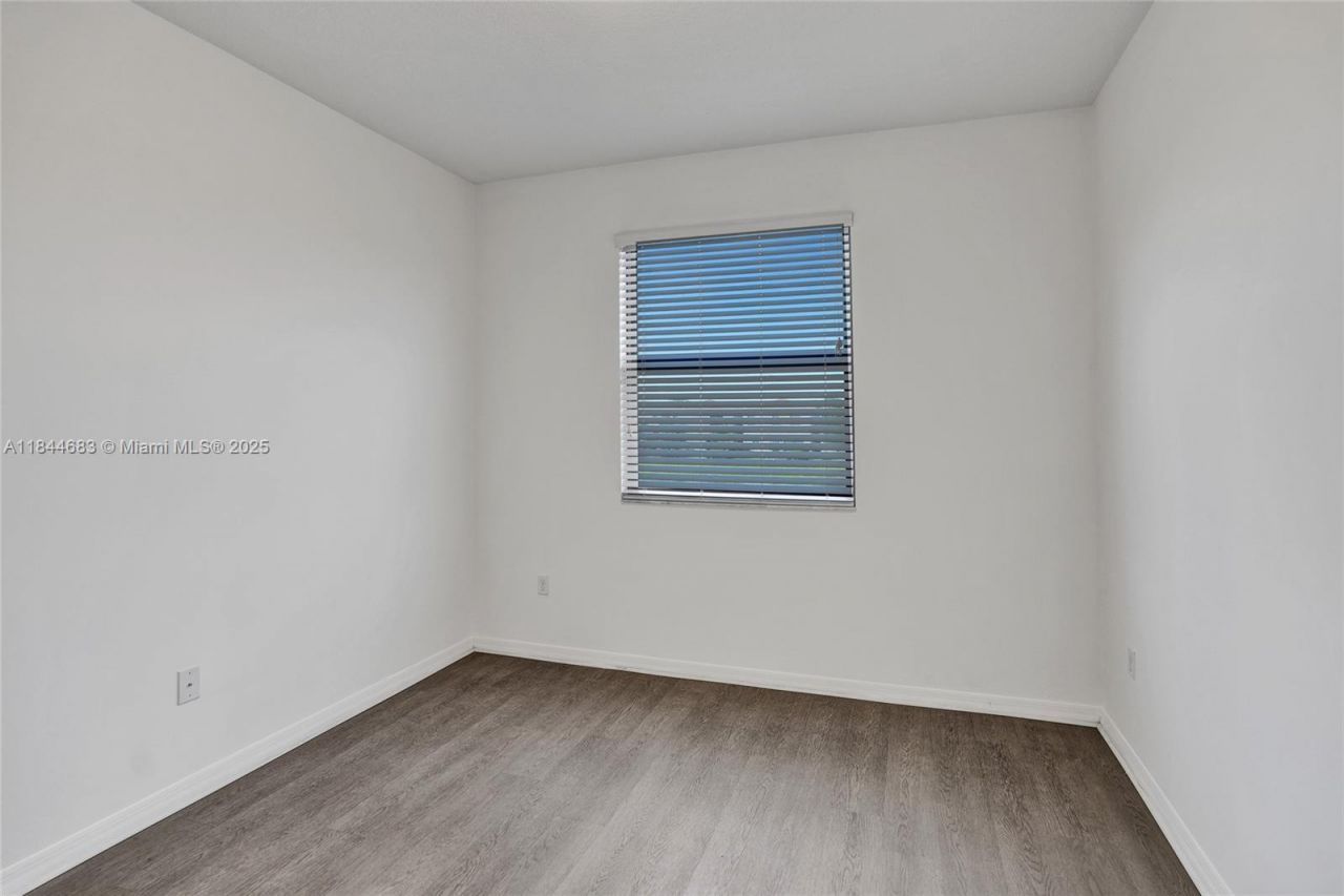 643 NE 191st Ter, Miami, FL 33179 Photo