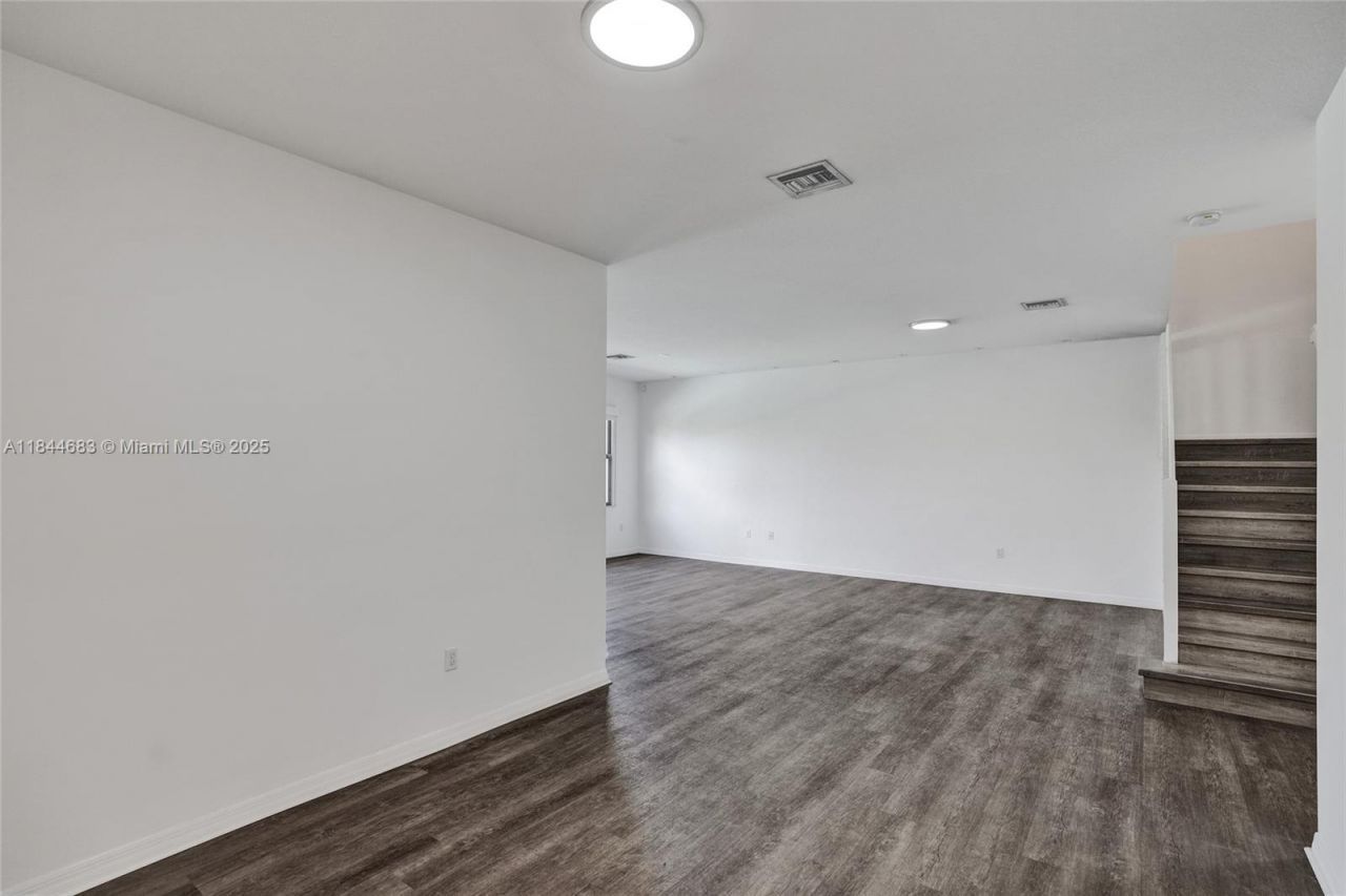 643 NE 191st Ter, Miami, FL 33179 Photo