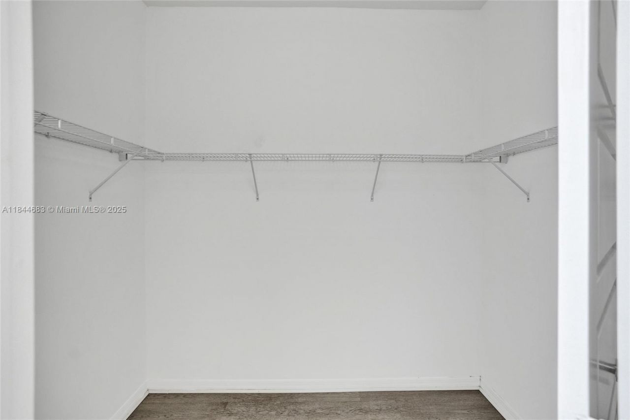 643 NE 191st Ter, Miami, FL 33179 Photo