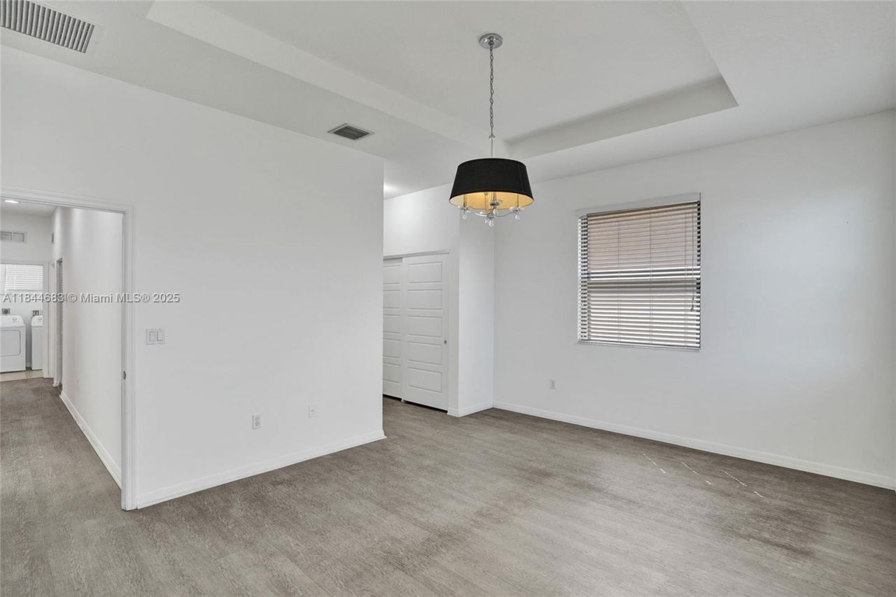 643 NE 191st Ter, Miami, FL 33179 Photo