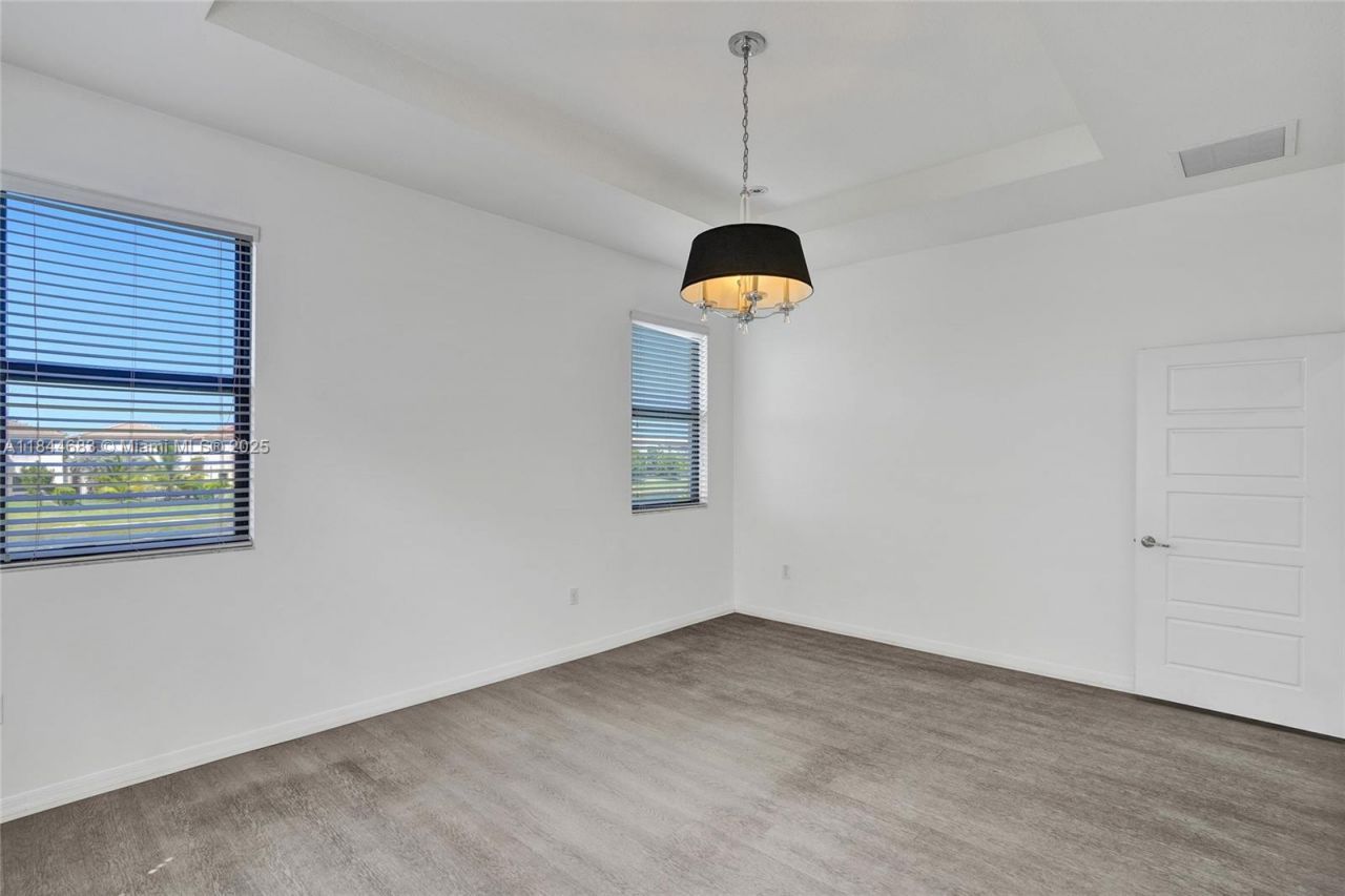 643 NE 191st Ter, Miami, FL 33179 Photo