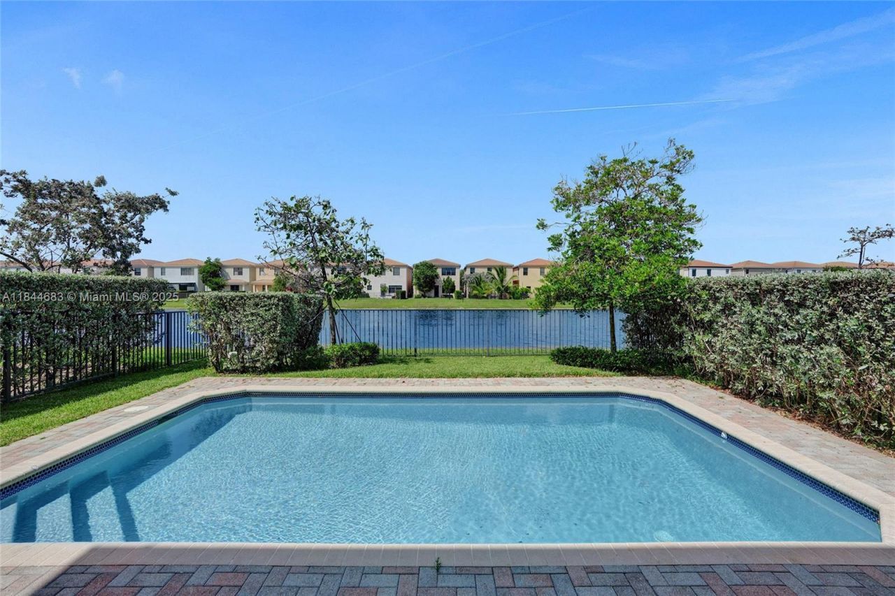 643 NE 191st Ter, Miami, FL 33179 Photo