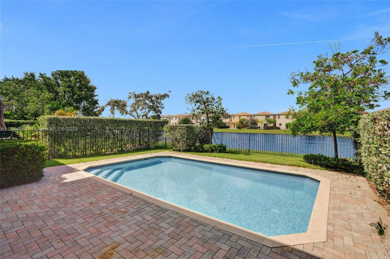 643 NE 191st Ter, Miami, FL 33179 Photo