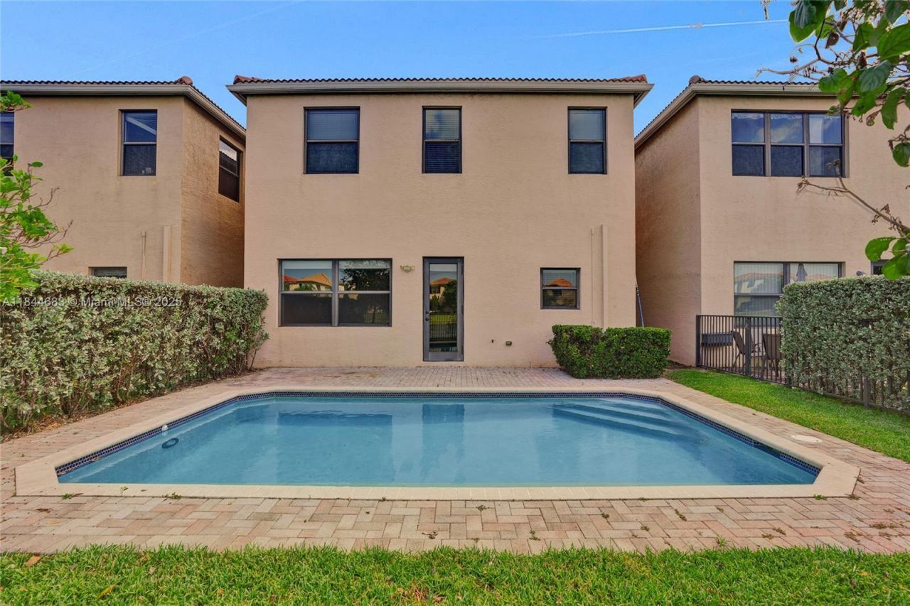 643 NE 191st Ter, Miami, FL 33179 Photo