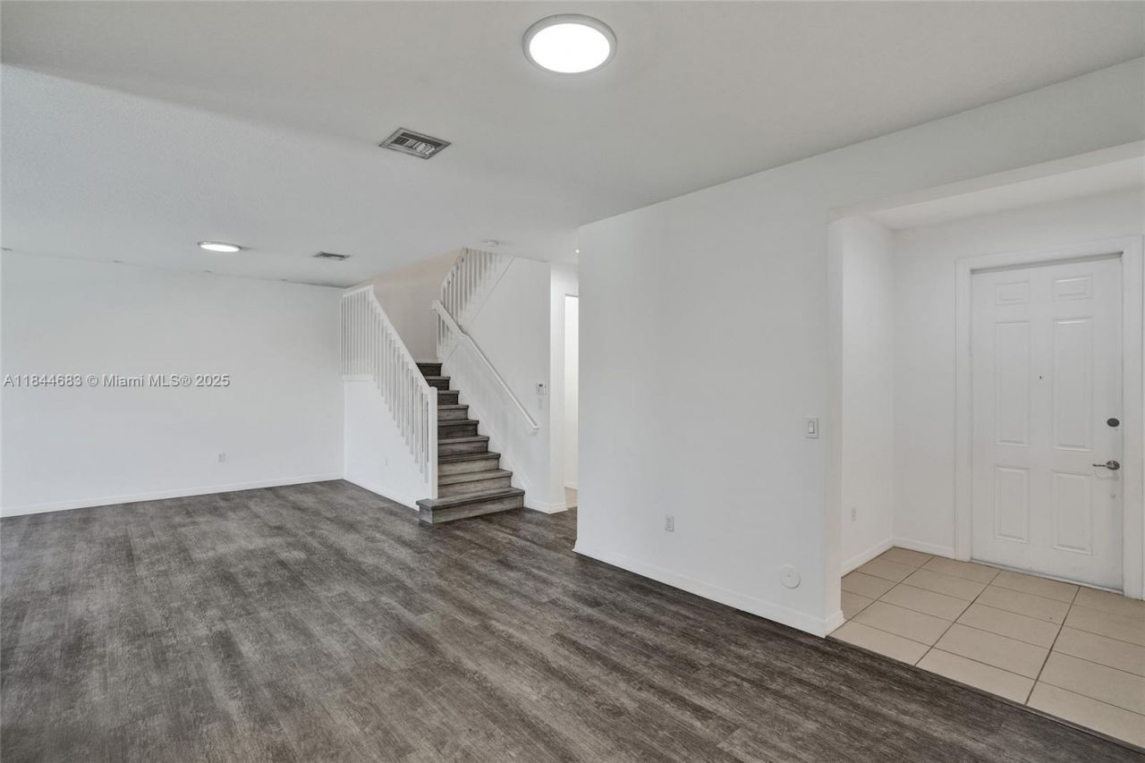 643 NE 191st Ter, Miami, FL 33179 Photo