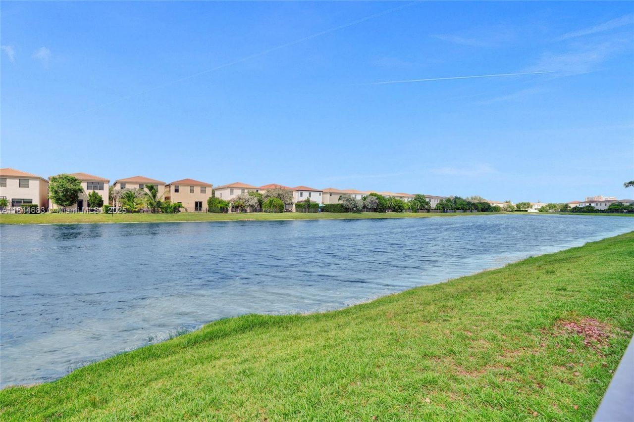 643 NE 191st Ter, Miami, FL 33179 Photo