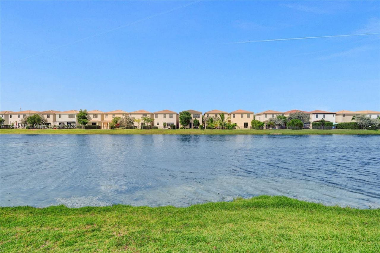 643 NE 191st Ter, Miami, FL 33179 Photo