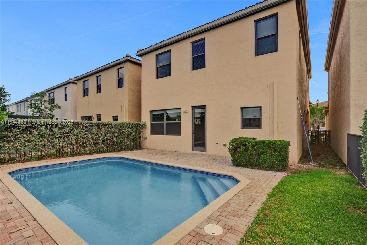 643 NE 191st Ter, Miami, FL 33179 Photo