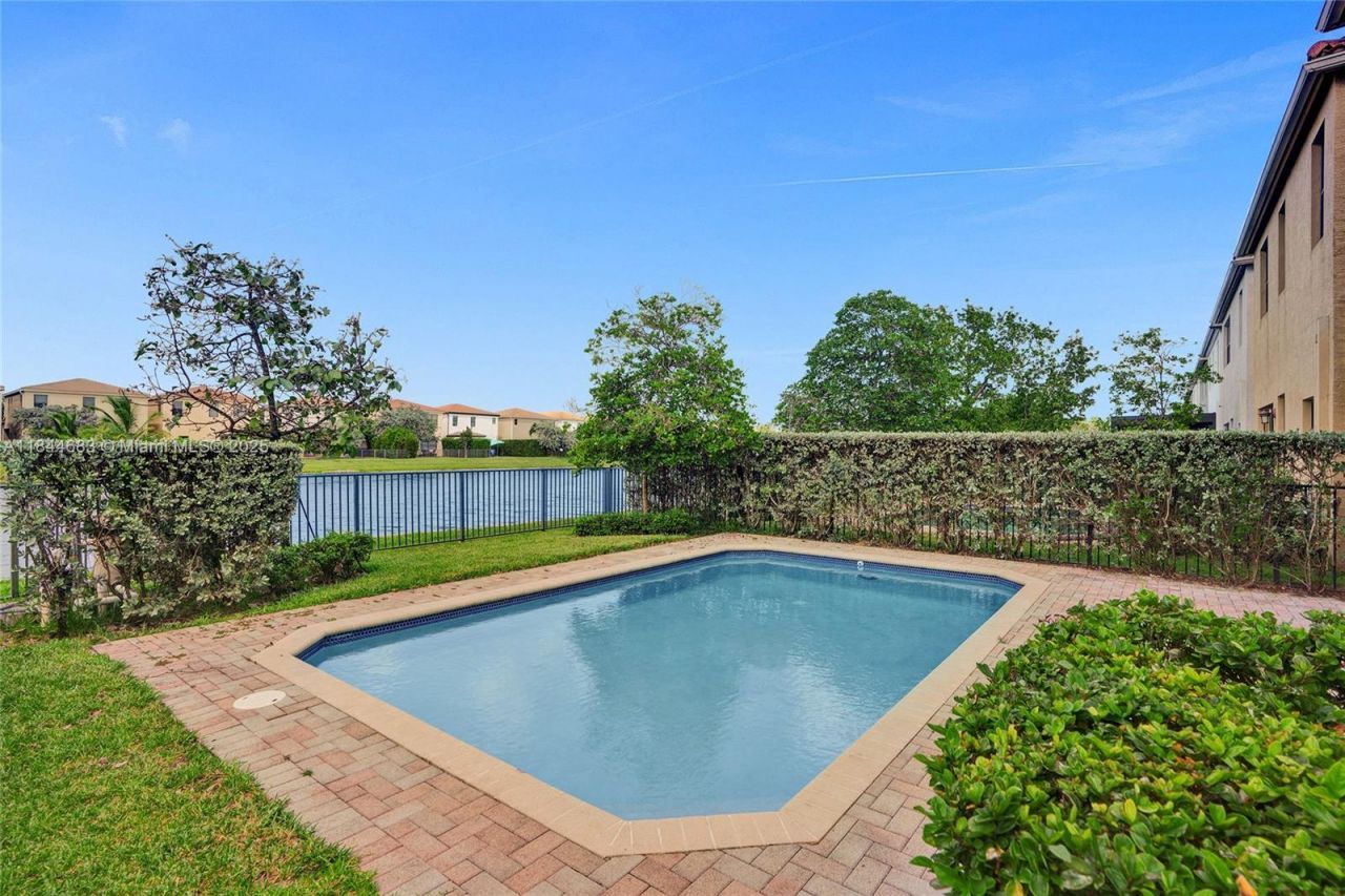 643 NE 191st Ter, Miami, FL 33179 Photo