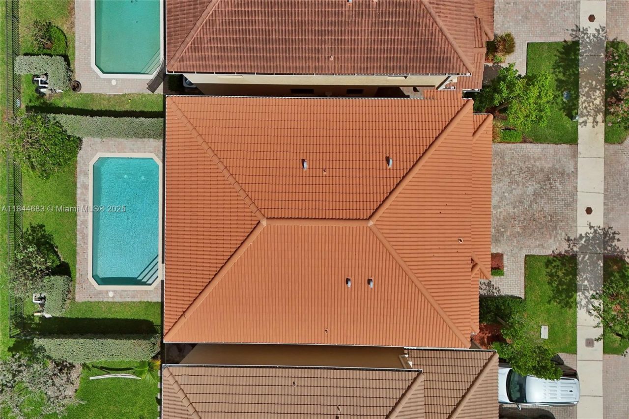 643 NE 191st Ter, Miami, FL 33179 Photo