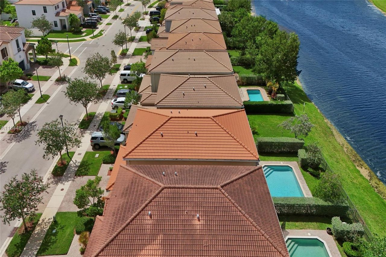 643 NE 191st Ter, Miami, FL 33179 Photo