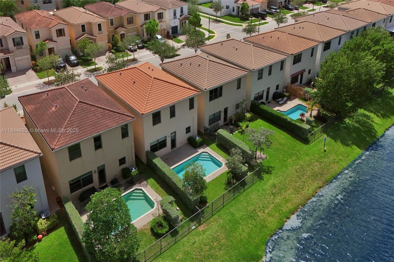 643 NE 191st Ter, Miami, FL 33179 Photo