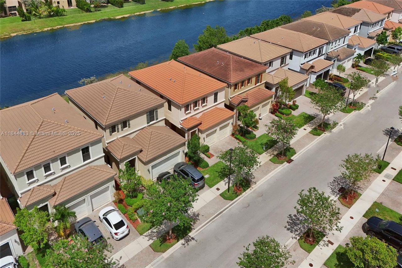 643 NE 191st Ter, Miami, FL 33179 Photo