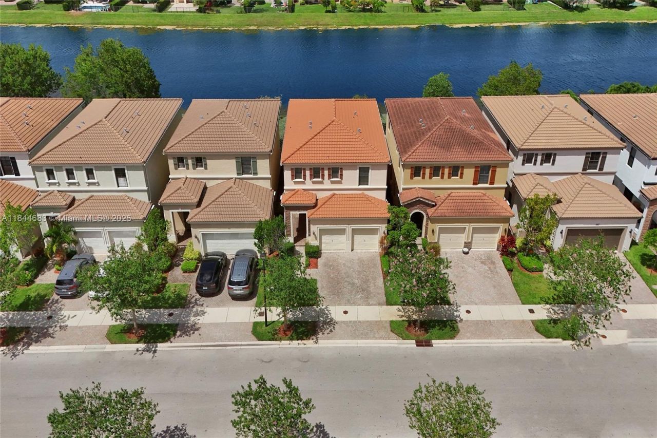 643 NE 191st Ter, Miami, FL 33179 Photo