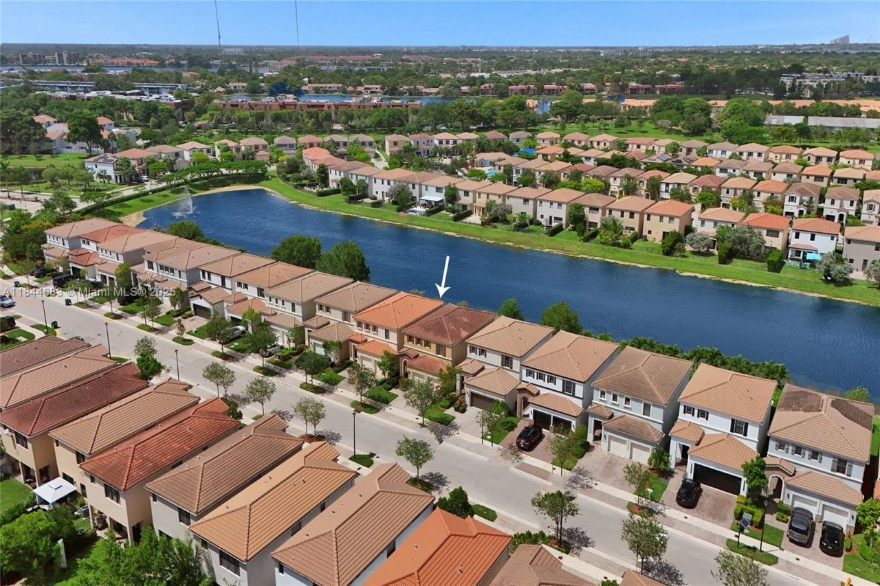 643 NE 191st Ter, Miami, FL 33179 Photo