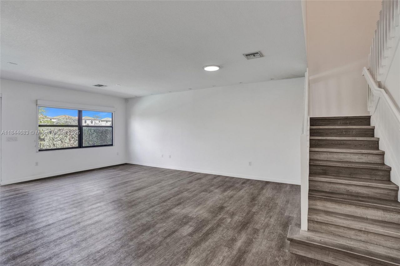 643 NE 191st Ter, Miami, FL 33179 Photo