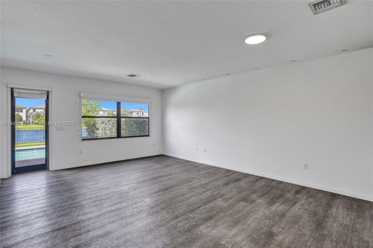 643 NE 191st Ter, Miami, FL 33179 Photo