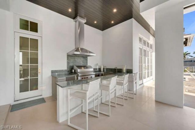 1835 Gulf Shore Blvd S, Naples, FL 34102 Photo