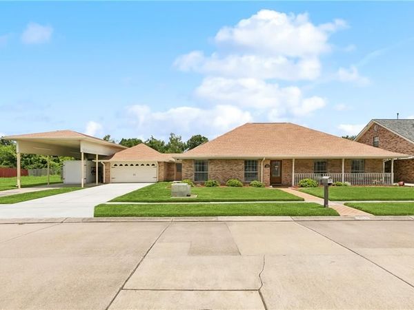 2920 ACORN Drive, Violet, LA 70092