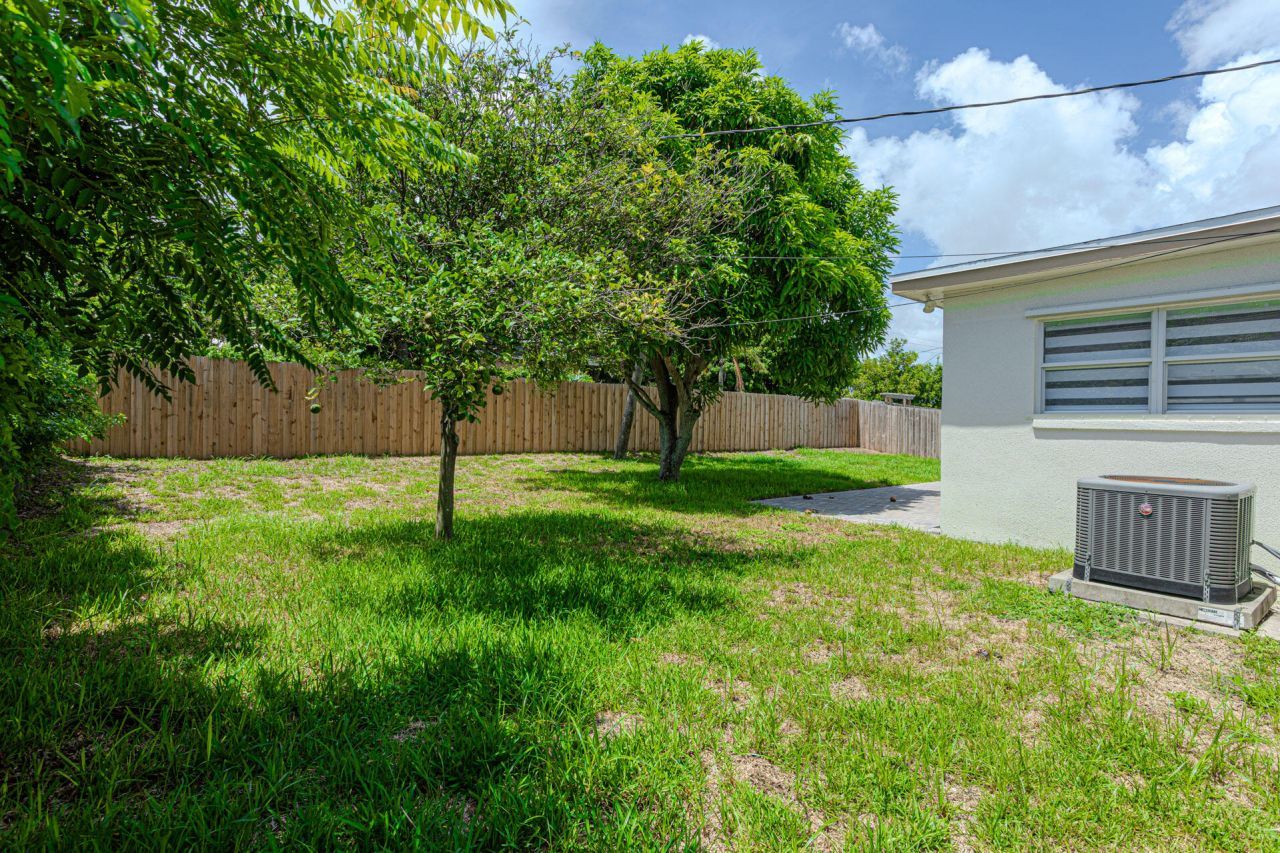 1717 16th Court N, Lake Worth Beach, FL 33460 Photo