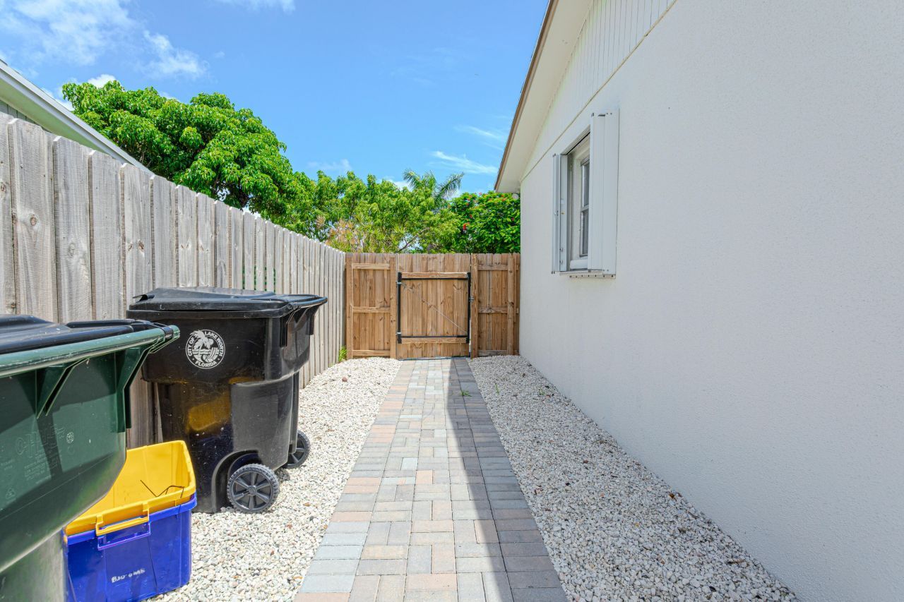 1717 16th Court N, Lake Worth Beach, FL 33460 Photo