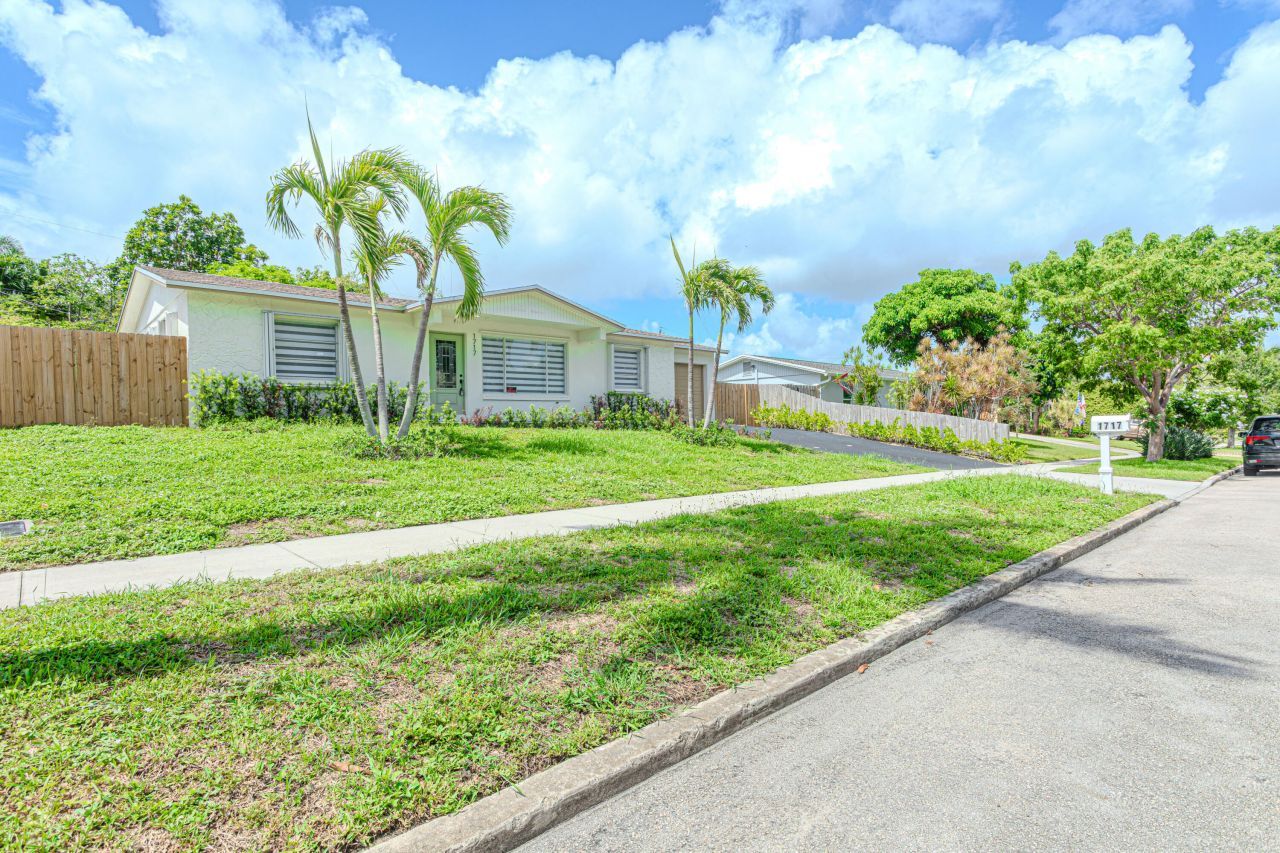 1717 16th Court N, Lake Worth Beach, FL 33460 Photo