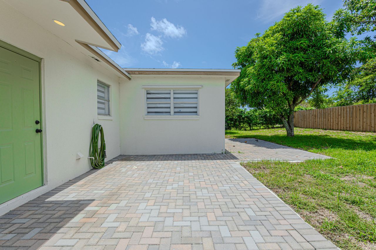 1717 16th Court N, Lake Worth Beach, FL 33460 Photo