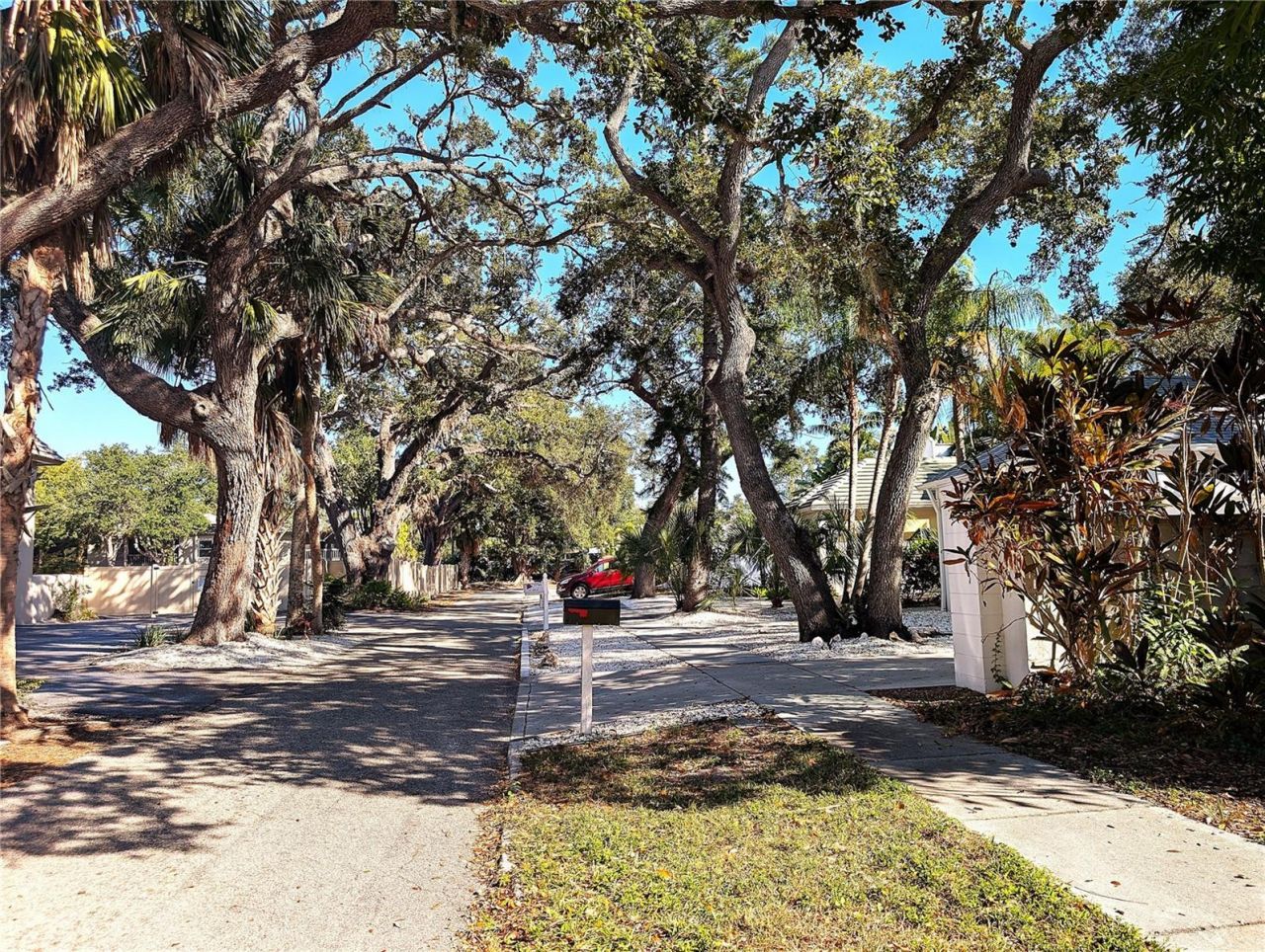 1740 Wisconsin Lane, Sarasota, FL 34239 Photo